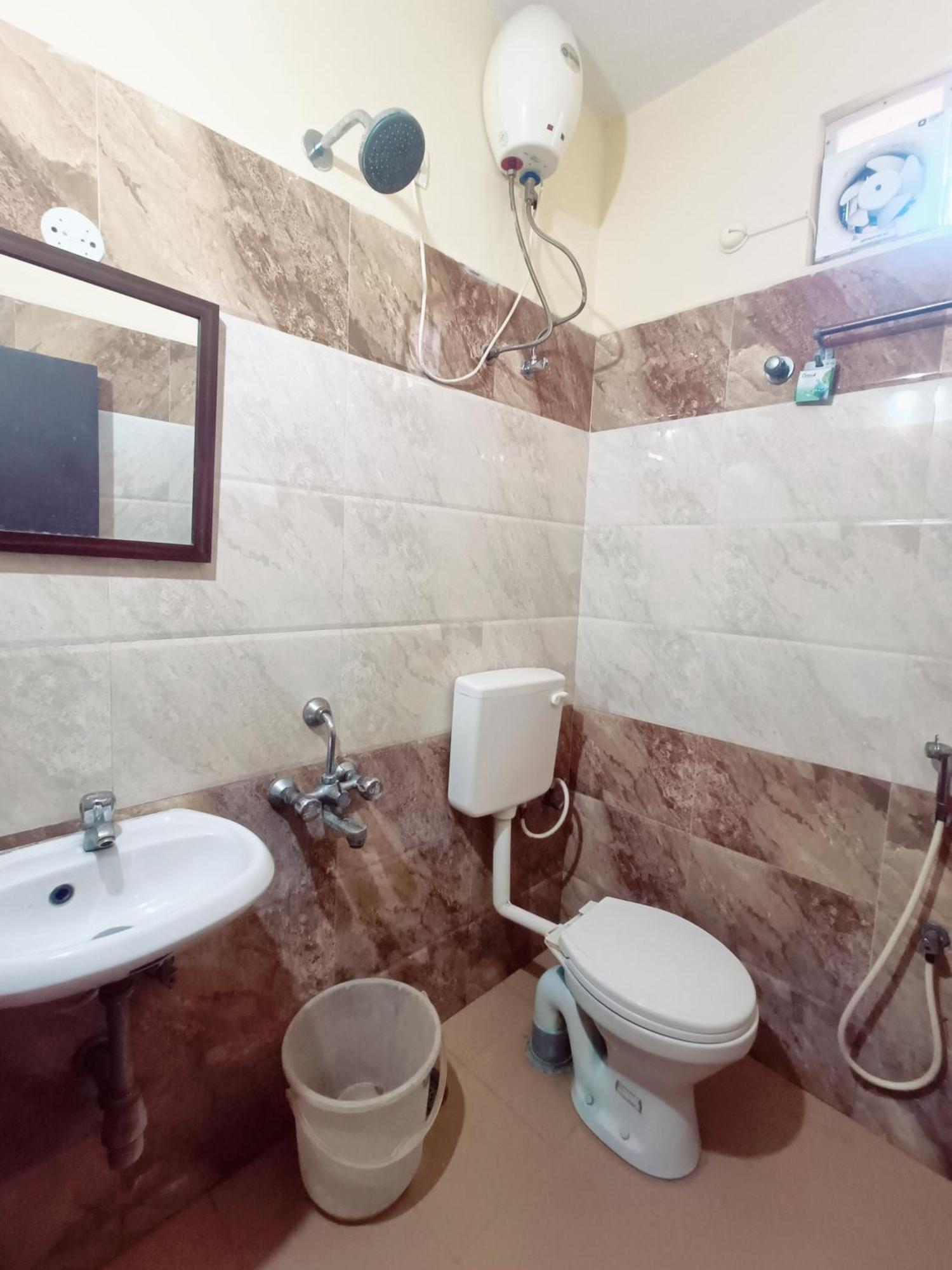 Green Tree Hotel-Near Vfs Global And Ramee Mall Chennai Eksteriør billede